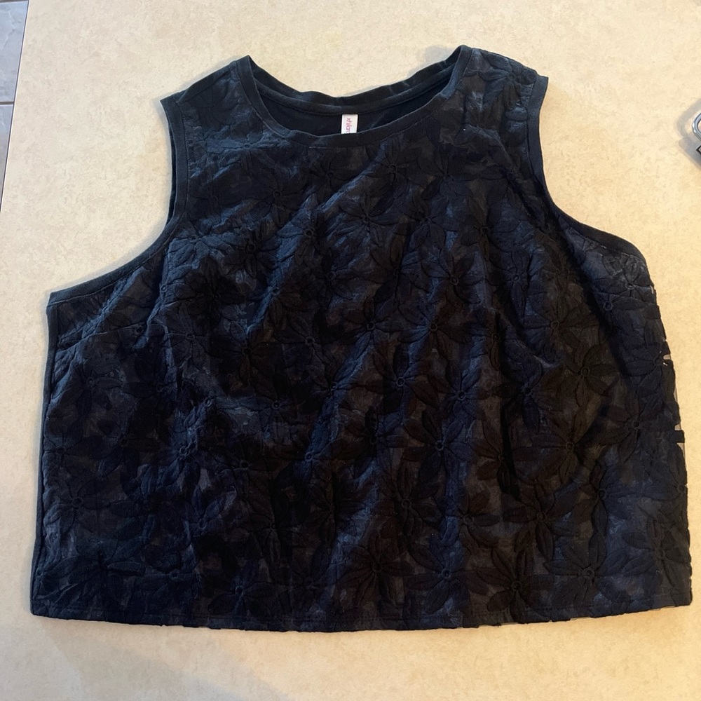 Xhilaration XXL Black Floral Embroidered Sleeveless Blouse Good Condition